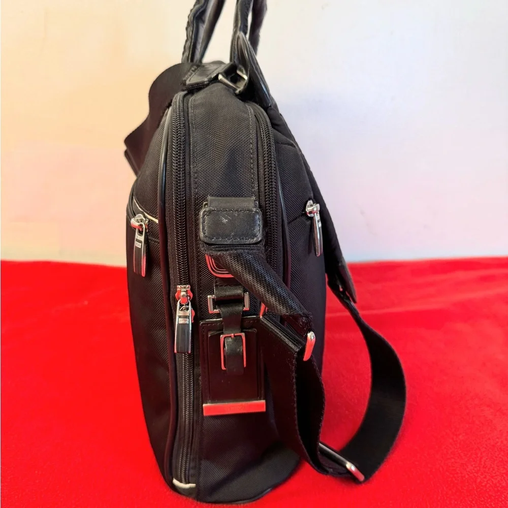 Tumi Arrive Narita Black Nylon/Leather Laptop Messenger Briefcase
